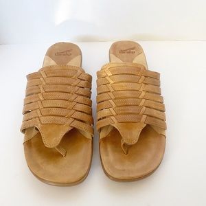 Dansko tan sandals sz 40